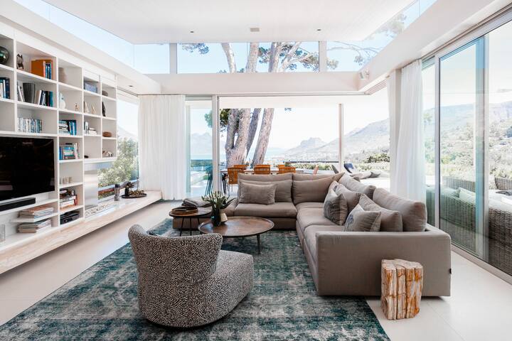 5 Star Design Villa – magic views – secure estate gallery image 5