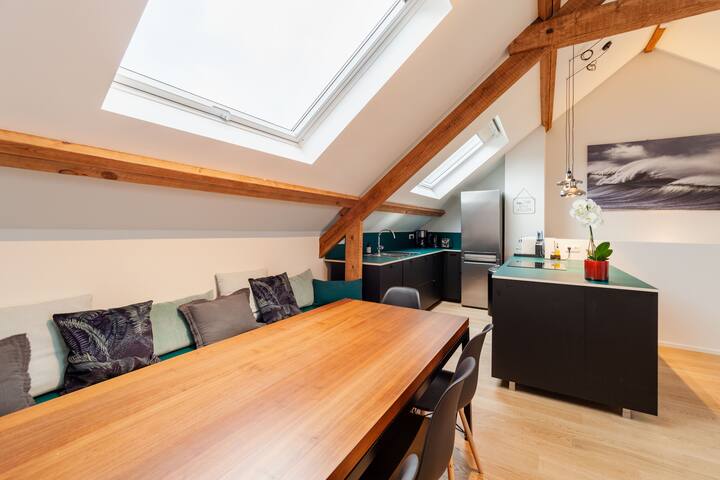 Fully renovated 3 bedroom duplex near the forest gallery image 3