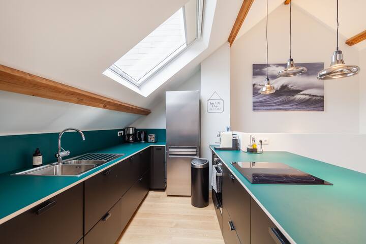 Fully renovated 3 bedroom duplex near the forest gallery image 2