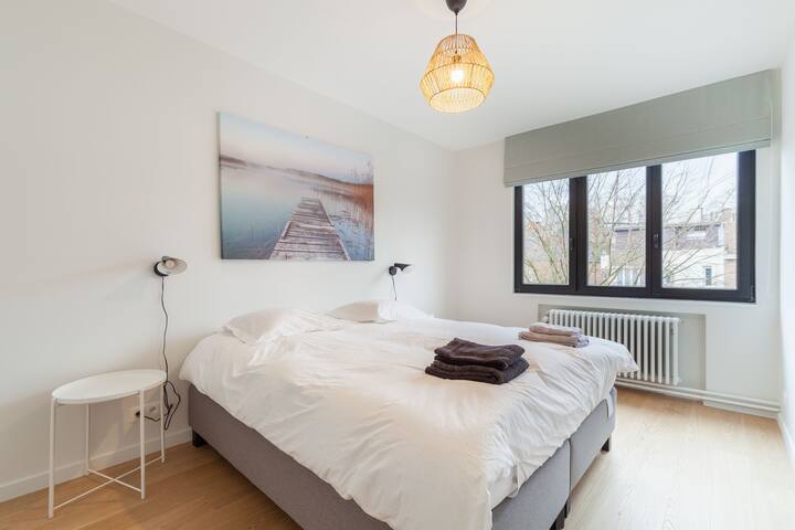 Fully renovated 3 bedroom duplex near the forest gallery image 4