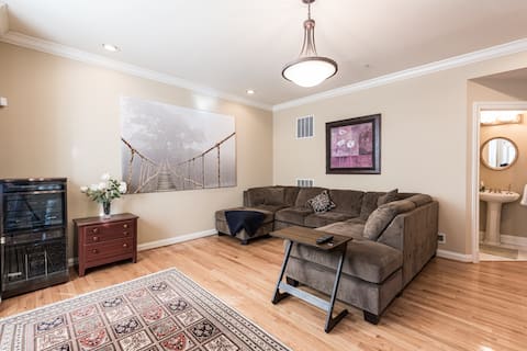 Welcoming & Convenient Alexandria Retreat.