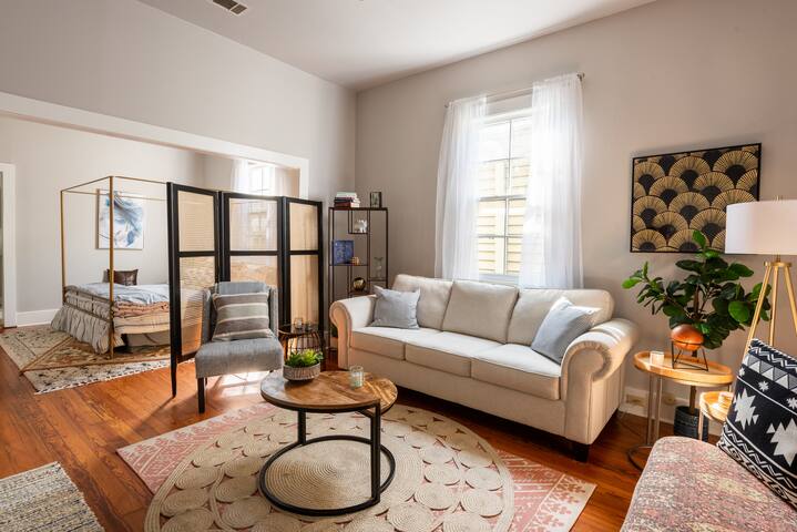 RARE Uptown Treasure – Excellent for Groups!! gallery image 5