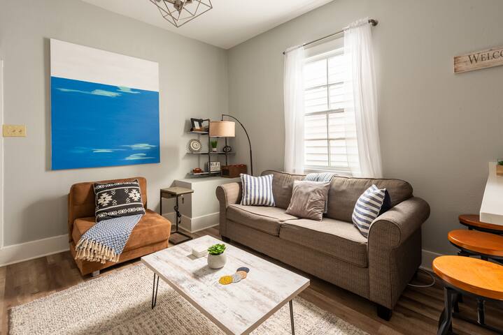 RARE Uptown Treasure – Excellent for Groups!! gallery image 2