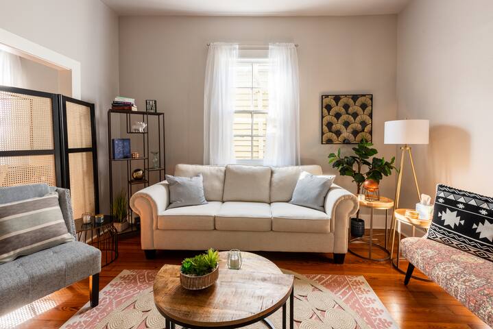 RARE Uptown Treasure – Excellent for Groups!! gallery image 3