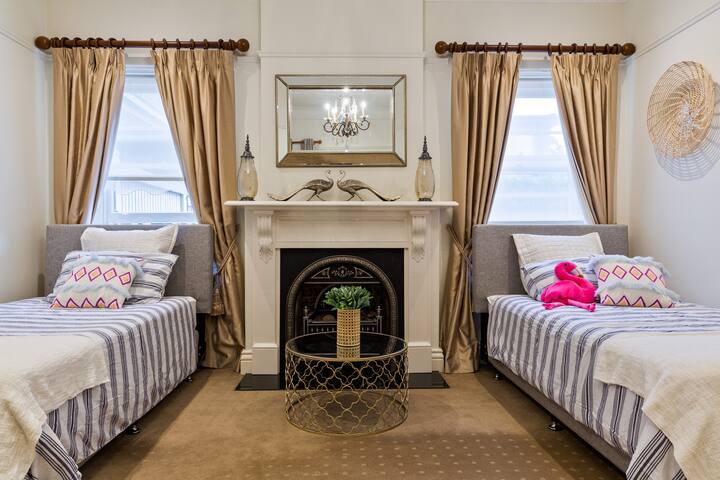 Luxury Family Home in Camberwell with pool gallery image 5