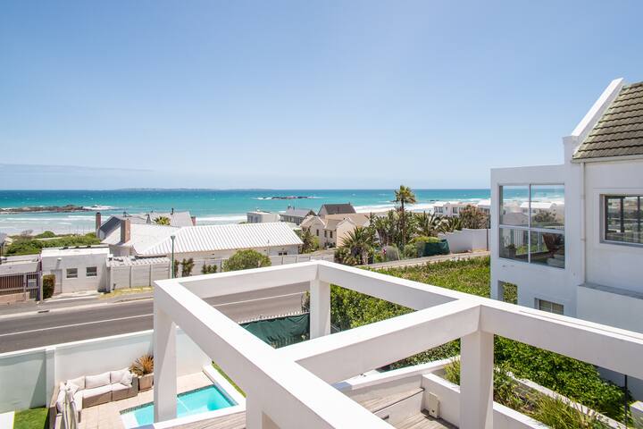 Beach Home with Pool & Solar Power gallery image 2