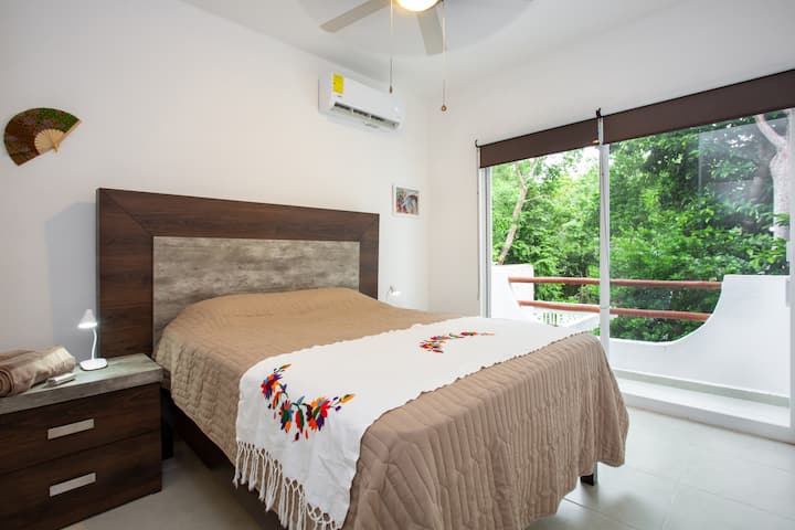 camera da letto con balcone