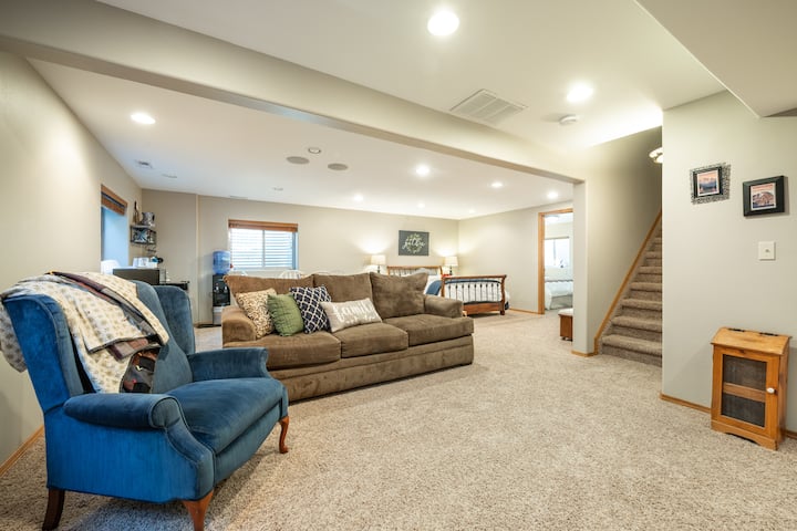 Roomy Basement Retreat With Dry Bar Dining Table Guest Suites For Rent In Colorado Springs Colorado United States