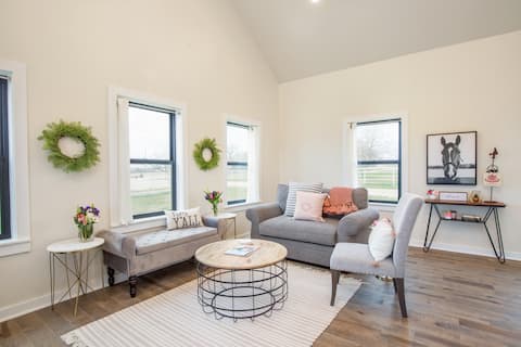 DMK Ranch Home 12 miles from San Marcos, TX
