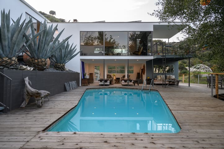 Pasadena Mid-Century Modern Treehouse