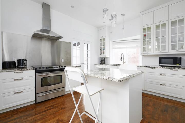 Truly a rare find!entire private house on 3 floors gallery image 2