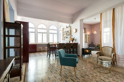 Luxury Artistic Apartment By The Baháí Gardens
