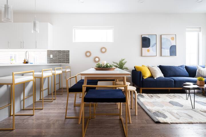 Luxe 4BR Townhouse | Rooftop Deck & Walkable gallery image 5