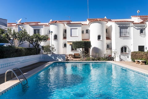 Charming townhouse,500m from beach & restaurants