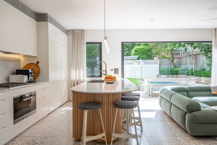 Luxe family home w/pool near City, Darling Harbour gallery image 5