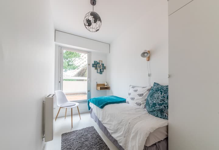 Chumba cha 2 cha kulala kilicho na kitanda kidogo ambacho kinaweza kuchukua watu 2 lakini ni chumba kilichokusudiwa mtu mmoja