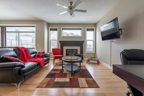 Top Airbnb: ❤️Peaceful 3BR, AC, Playground 🛝, On Green, Trails❤️ in Nolan Hill