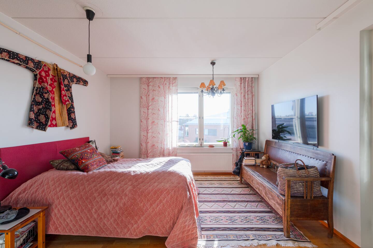 Peaceful & Beautiful Home, 30 Min To The Airport 2
