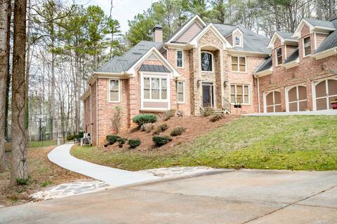 3000sq.ft. Guest Suite: Entire Private Lower Level