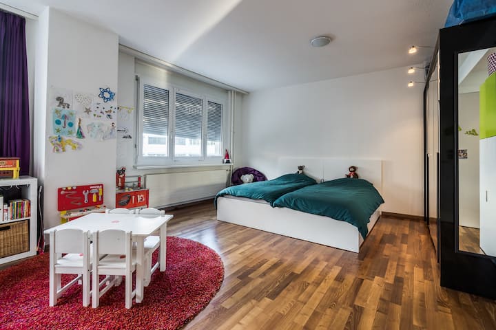 「儿童房」包括两张单人床。