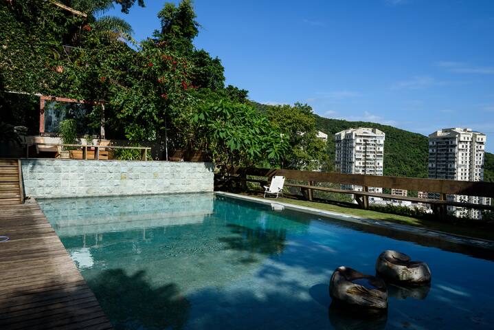 Exclusive and Secure Villa in Sao Conrado gallery image 2