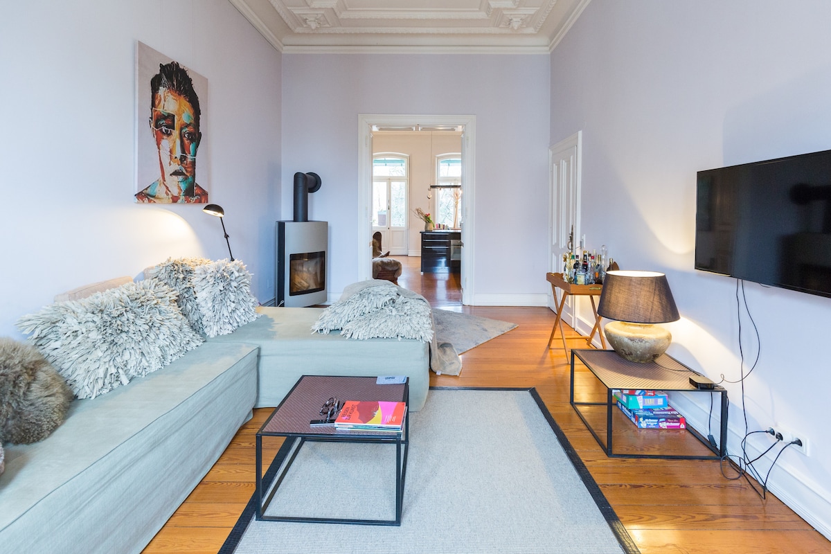 Popular Airbnb listing: Stylish old apartment in Bonn-Musicerviertel in Bonn Zentrum