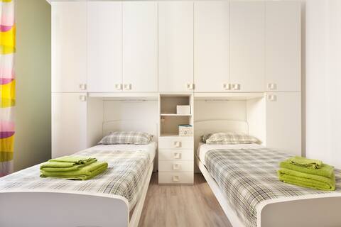 FAIR RHO/PERO - 4 rooms/4 baths