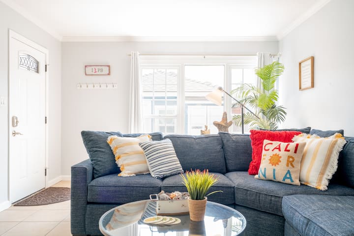 Large 3BD, View, 2 blks to Beach