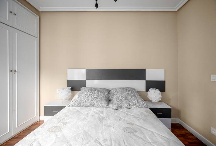 Gran piso en Gros, centrico y posibidad de parking gallery image 5