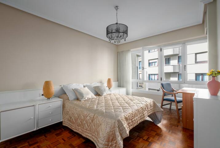 Gran piso en Gros, centrico y posibidad de parking gallery image 3