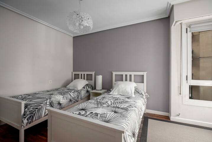 Gran piso en Gros, centrico y posibidad de parking gallery image 4