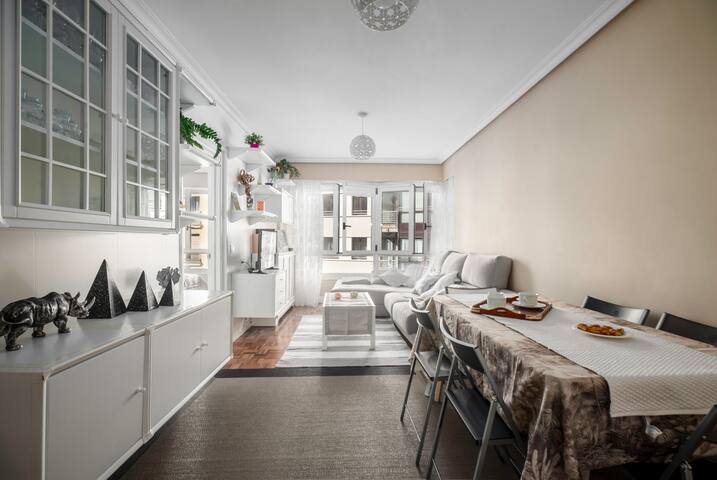 Gran piso en Gros, centrico y posibidad de parking gallery image 2