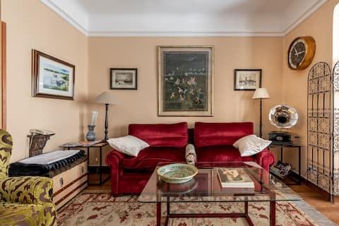 Full apartment. Downtown area. Parking included.