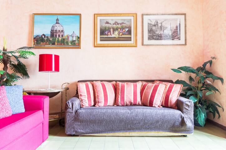 pettinari: large bright apt. 3 bdr. gallery image 3