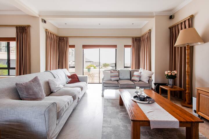 Waters Villa gallery image 2