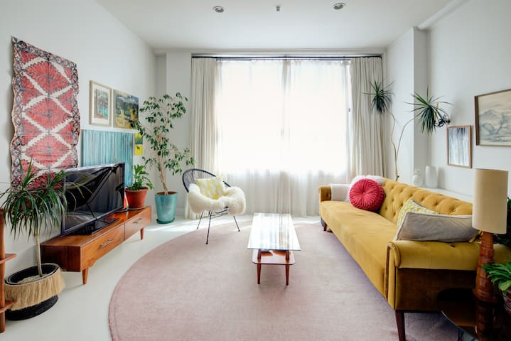 ⫸ Eco art deco in the city - walk to everything!