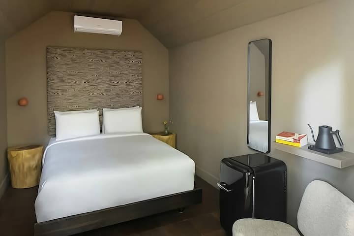 Convenient Stay, Superb Location! Free Parking - Guerneville, CA
