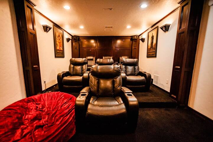 Stunning Lakeway Paradise: Waterfront w Pool Spa gallery image 3