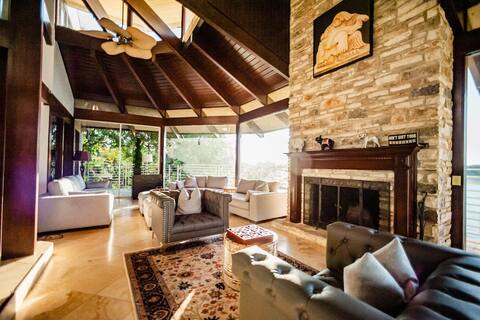 Cozy Lakeway Paradise: Hot Tub, Fire Pit & Games
