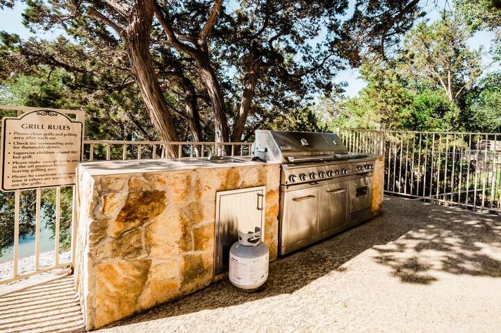 Stunning Lakeway Paradise: Waterfront w Pool Spa gallery image 4