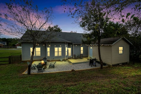 Modern Monroe Home, Close to CLT