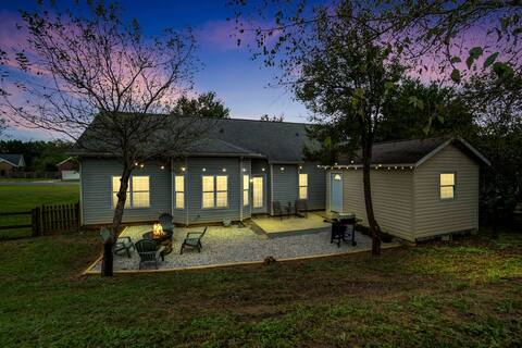 Modern Monroe Home, Close to CLT