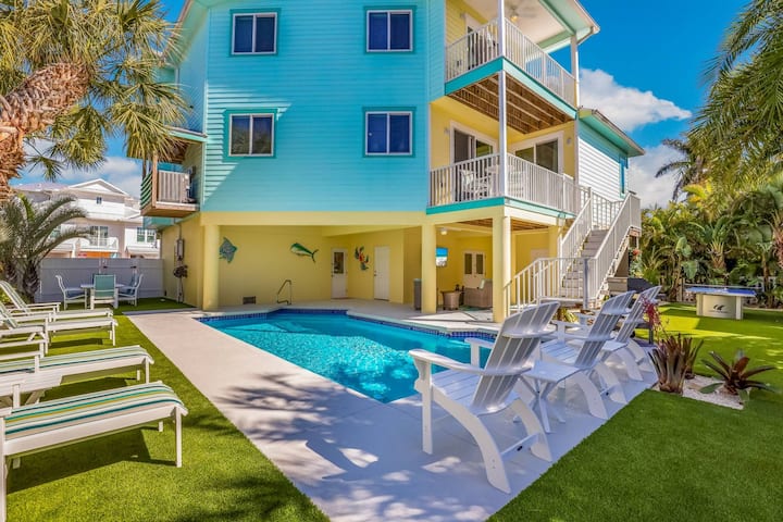 Reel Deal: Water Views, Elevator, Pool - Anna Maria