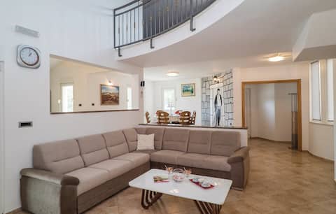 Popular Airbnb listing: Villa Marija - exquisite house with heated pool in Općina Podbablje