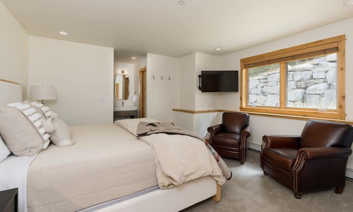 Black Eagle Vista | Main floor bedroom