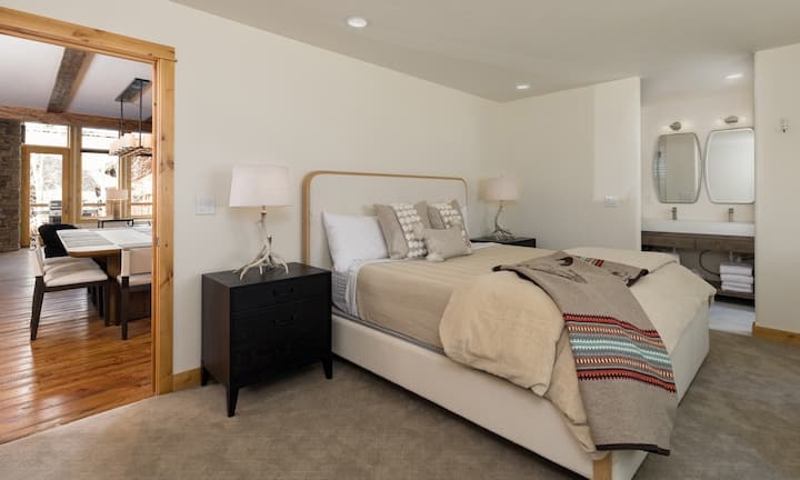 Black Eagle Vista | Main floor bedroom