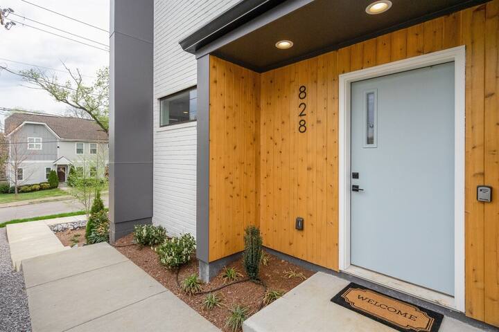 Rooftop Fire Pit ~ Bach Parties ~ Sleeps 24! gallery image 2