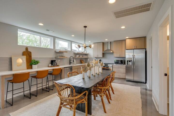 Rooftop Fire Pit ~ Bach Parties ~ Sleeps 24! gallery image 5