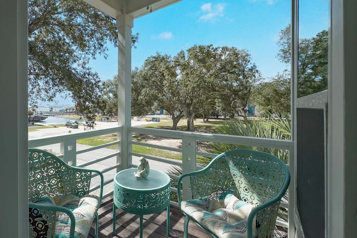 Baywatchb4 | Waterfront Getaway | Beach Getaway - Orange Beach, AL