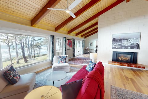 Ocean Front! Estate House with 3 Units Sleeps 12!